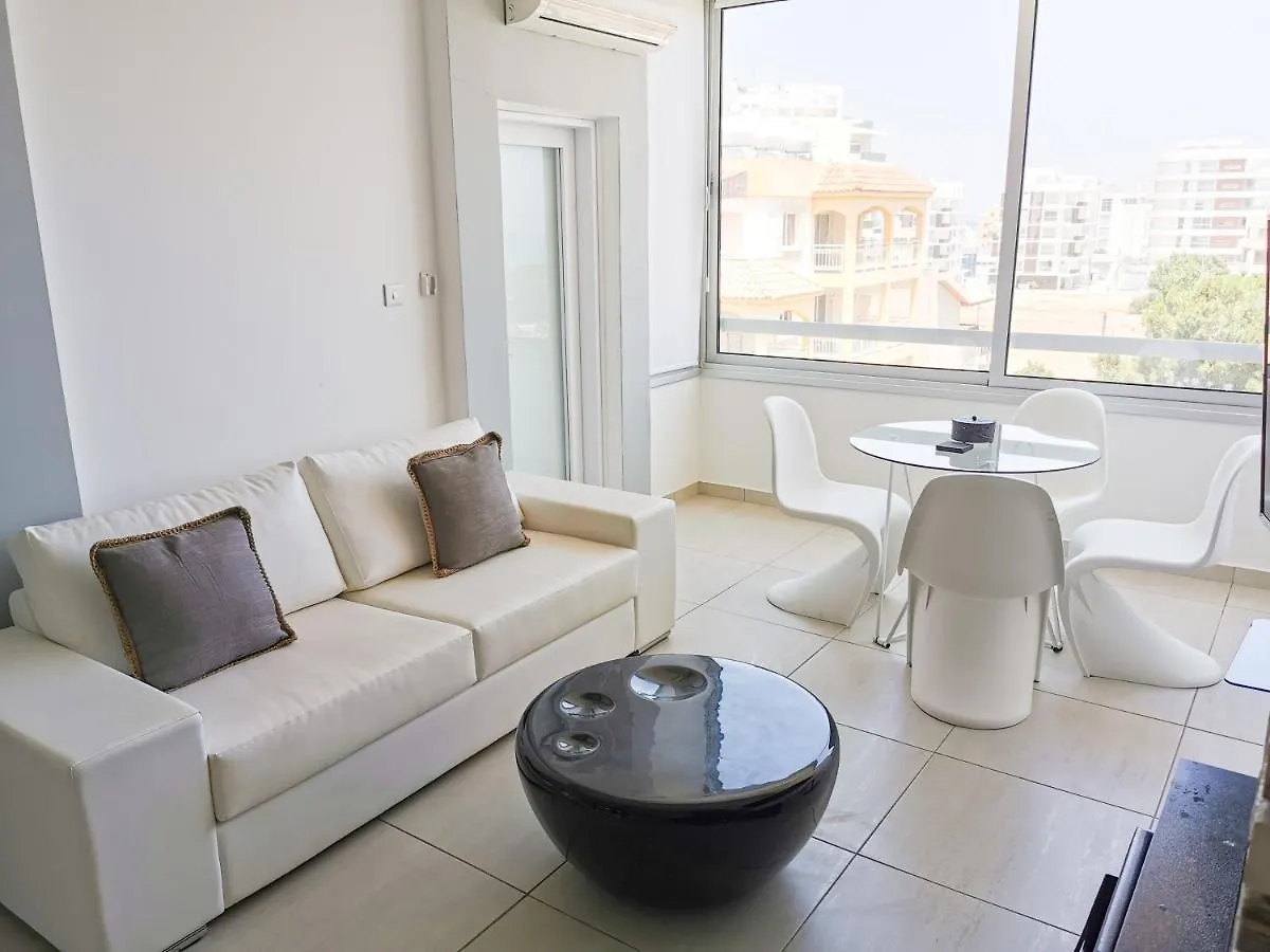 Mackenzie Seaview Paradise Larnaca Apartament